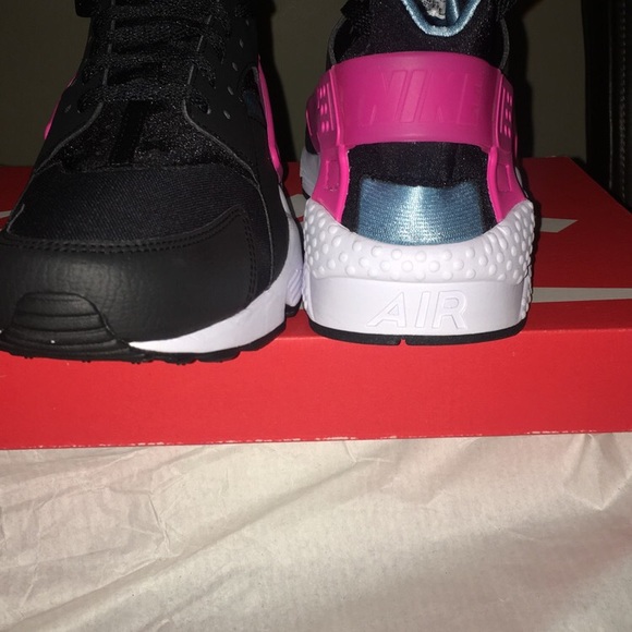 NWT Nike Air Huarache - Picture 4 of 8